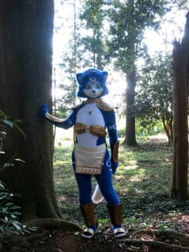 [Ayano Harumaki]&nbsp;&nbsp;Krystal from Star Fox_0796_Ayano_Visits_Horse_Farm_and_Inari_Shrine_Cosplay.Ayano.Komorebi.01