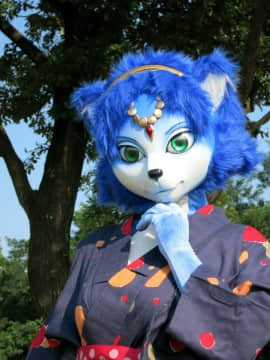 [Ayano Harumaki]&nbsp;&nbsp;Krystal from Star Fox_0799_Ayano_Visits_Horse_Farm_and_Inari_Shrine_Cosplay.Ayano.Yukata.01