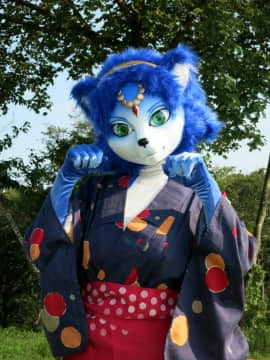 [Ayano Harumaki]&nbsp;&nbsp;Krystal from Star Fox_0800_Ayano_Visits_Horse_Farm_and_Inari_Shrine_Cosplay.Ayano.Yukata.02