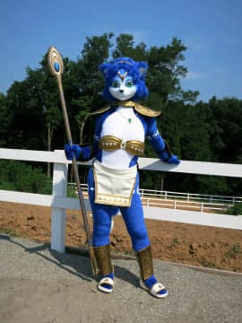 [Ayano Harumaki]&nbsp;&nbsp;Krystal from Star Fox_0779_Ayano_Visits_Horse_Farm_and_Inari_Shrine_Cosplay.Ayano.HorseFarm.01