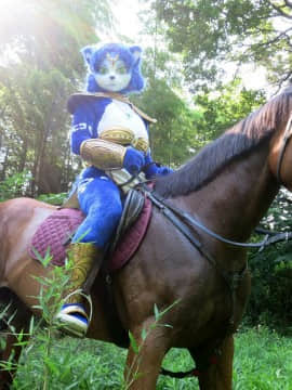 [Ayano Harumaki]&nbsp;&nbsp;Krystal from Star Fox_0783_Ayano_Visits_Horse_Farm_and_Inari_Shrine_Cosplay.Ayano.HorseFarm.05
