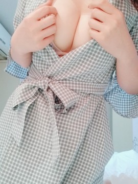 [惡犬小姐姐] 格子裙脫衣_19