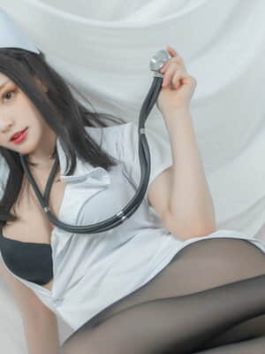 [起司块wii]白色护士_0001