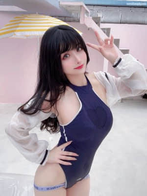 rioko凉凉子 天台竞泳_010