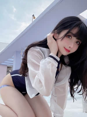 rioko凉凉子 天台竞泳_011